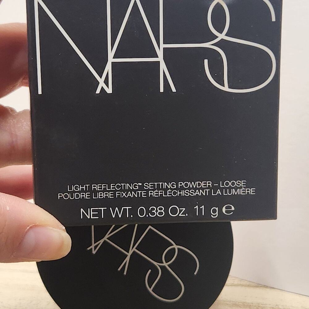 NARS Light Reflecting Setting Powder - Loose Translucent Crystal - Picture 2 of 3